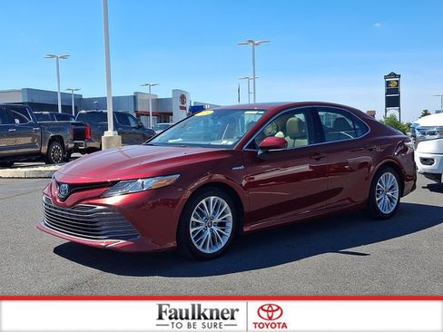 Certified 2019 Toyota Camry XLE FWD image 3