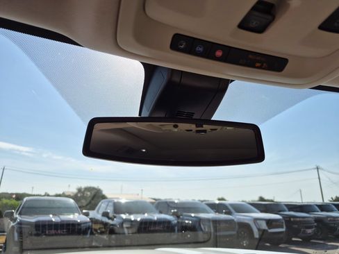Used 2021 GMC Yukon Denali w/ LPO, Illumination Package AWD/4WD image 30