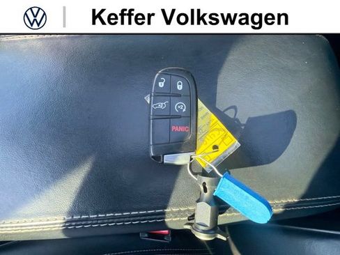 Used 2017 Jeep Grand Cherokee Overland w/ Jeep Active Safety Group AWD/4WD image 41