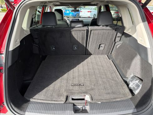 Used 2023 Nissan Rogue SV w/ SV Premium Package image 10