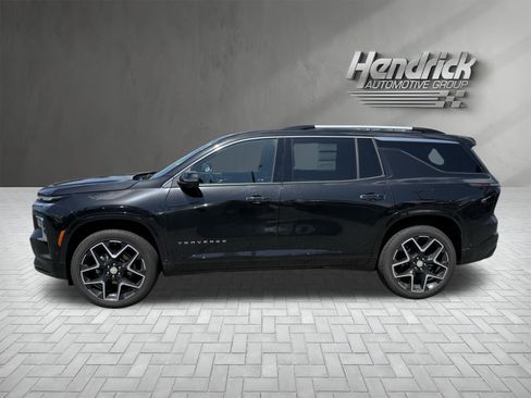 Used 2025 Chevrolet Traverse High Country FWD image 8