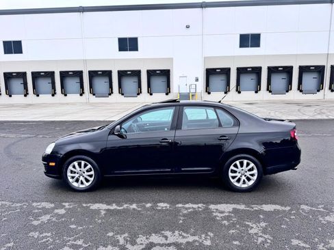 Used 2010 Volkswagen Jetta Limited Edition image 2