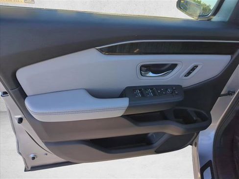 Used 2024 Honda Pilot Elite image 11
