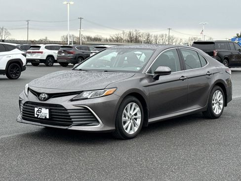 Used 2023 Toyota Camry LE image 27
