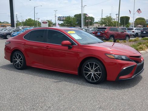 Used 2021 Toyota Camry SE image 11