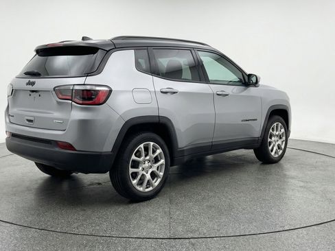 Used 2025 Jeep Compass Limited image 9