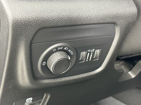 Used 2023 Jeep Grand Cherokee Altitude RWD image 10