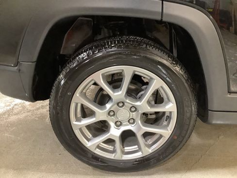 Used 2023 Jeep Compass Latitude AWD/4WD image 10