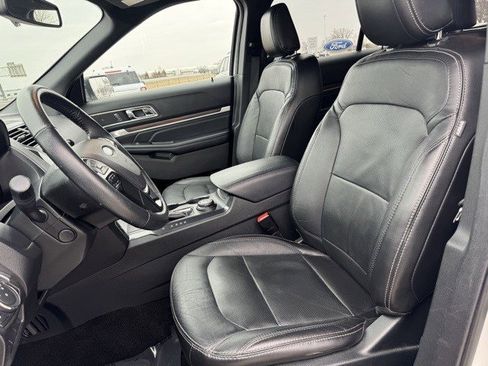 Used 2018 Ford Explorer Limited image 13