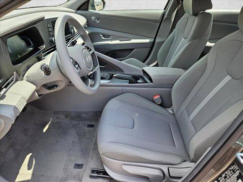 Used 2026 Hyundai Elantra SE FWD image 15