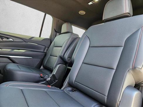 New 2026 Chevrolet Traverse Z71 w/ Enhanced Driving Package AWD/4WD image 16