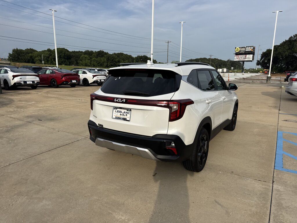 Certified 2026 Kia Seltos EX w/ EX Sunroof Package FWD image 17