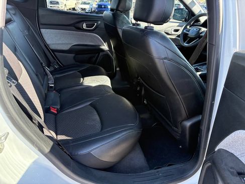 Used 2024 Jeep Compass Latitude AWD/4WD image 11