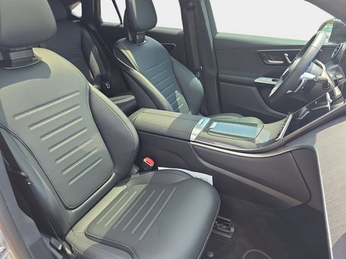 Used 2024 Mercedes-Benz GLC 300 4MATIC image 10