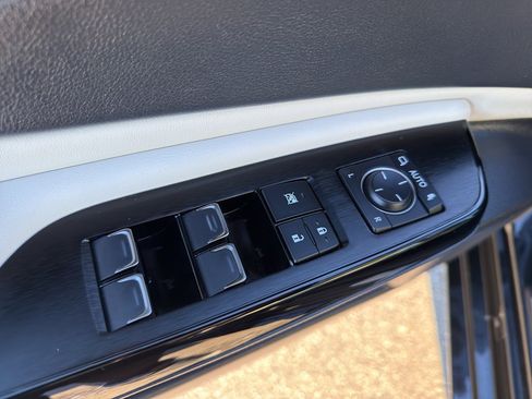 Used 2024 Lexus ES 350 Ultra Luxury w/ Accessory Package (Z1) image 12