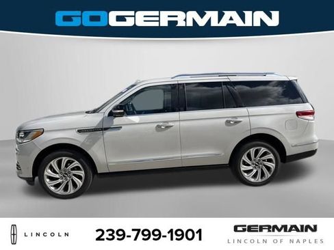 Used 2023 Lincoln Navigator Reserve RWD image 3
