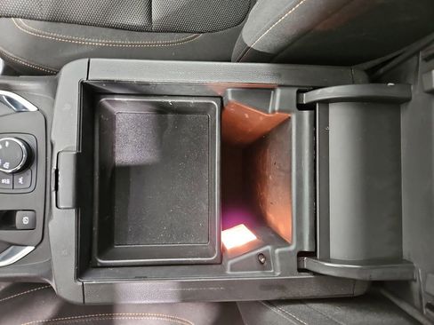 Used 2020 Chevrolet Traverse LT w/ Driver Confidence II Package image 26