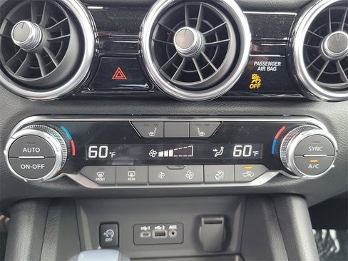 New 2025 Nissan Sentra SR image 9