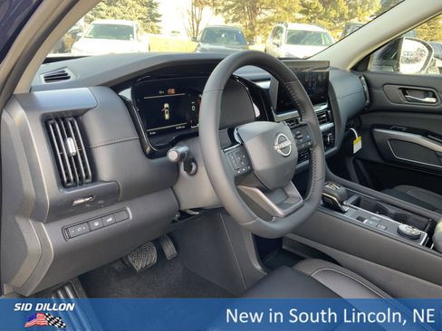 New 2026 Nissan Pathfinder SL image 6