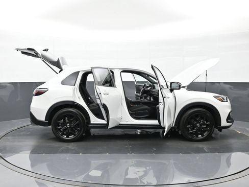 Used 2025 Honda HR-V Sport image 47