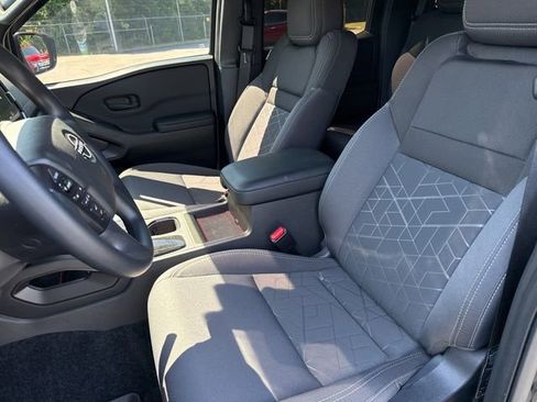 Used 2026 Nissan Frontier SV w/ Tow Package RWD image 15