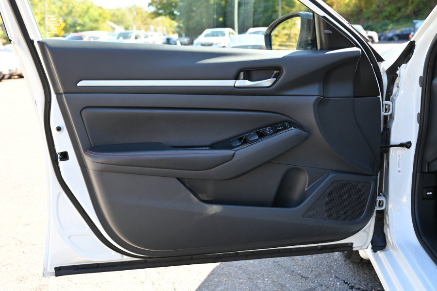 Used 2025 Nissan Altima 2.5 SR FWD image 19