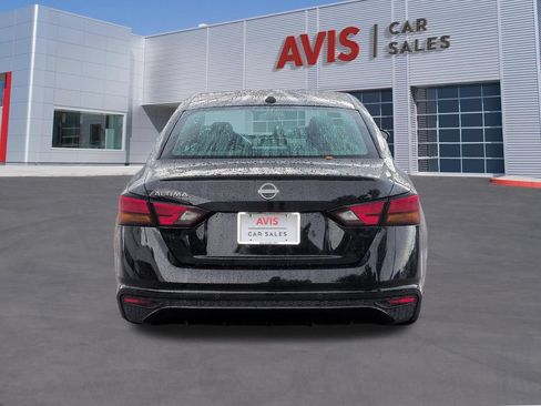 Used 2025 Nissan Altima 2.5 SV FWD image 7