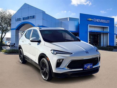 Used 2025 Buick Encore GX Sport Touring w/ Comfort Package image 3