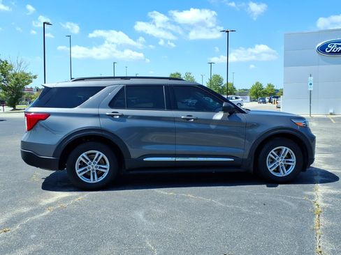 Used 2022 Ford Explorer XLT AWD/4WD image 26