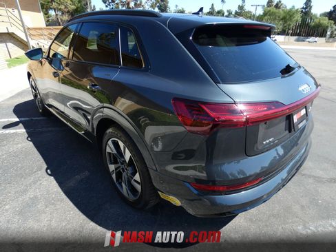 Used 2021 Audi e-tron Premium w/ Convenience Plus Package AWD/4WD image 12