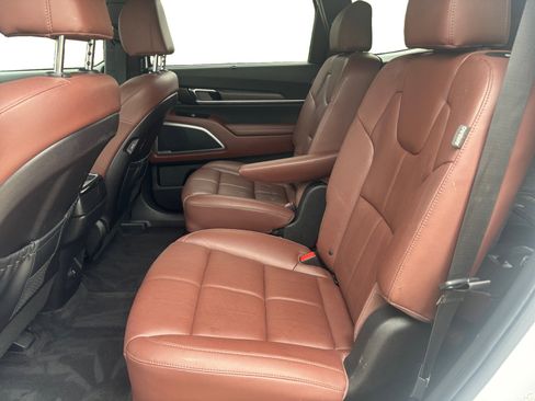 Used 2023 Kia Telluride EX w/ EX Captain's Chair Package FWD image 13