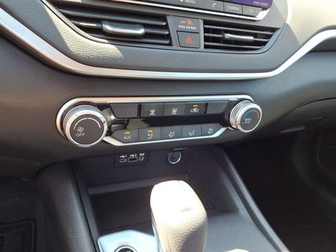 Certified 2025 Nissan Altima 2.5 S FWD image 11