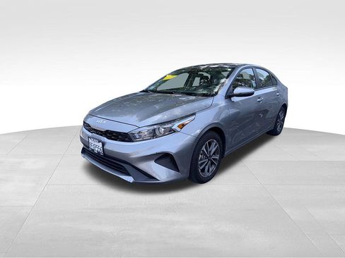 Used 2023 Kia Forte LXS w/ LXS Technology Package FWD image 7