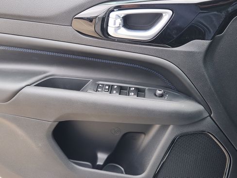 New 2026 Jeep Compass Latitude image 17