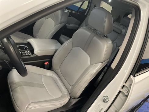 Certified 2025 Honda Pilot Touring image 11
