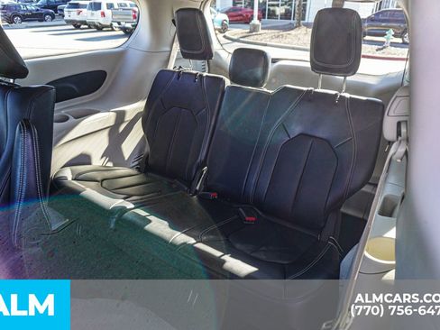 Used 2024 Chrysler Pacifica Limited FWD image 24