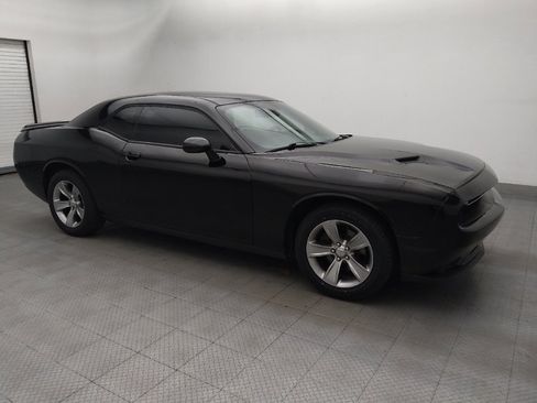 Used 2019 Dodge Challenger SXT RWD image 11