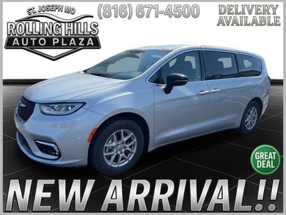 Used 2024 Chrysler Pacifica Touring-L