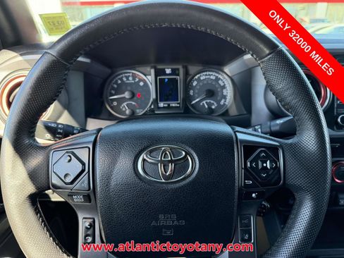 Used 2022 Toyota Tacoma TRD Sport w/ Technology Package image 8