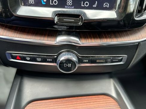 Used 2023 Volvo XC60 B6 Ultimate w/ Protection Package Premier image 20