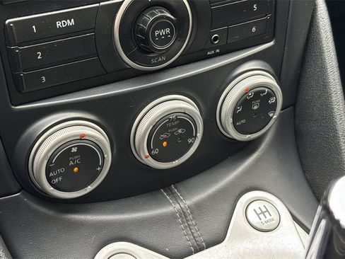 Used 2009 Nissan 370Z Touring w/ Sport Pkg image 16