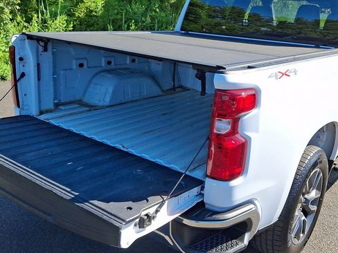 Certified 2022 Chevrolet Silverado 1500 LT AWD/4WD image 30
