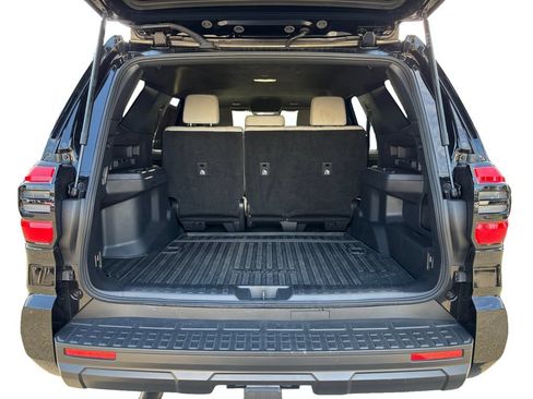 Used 2025 Toyota 4Runner SR5 AWD/4WD image 14