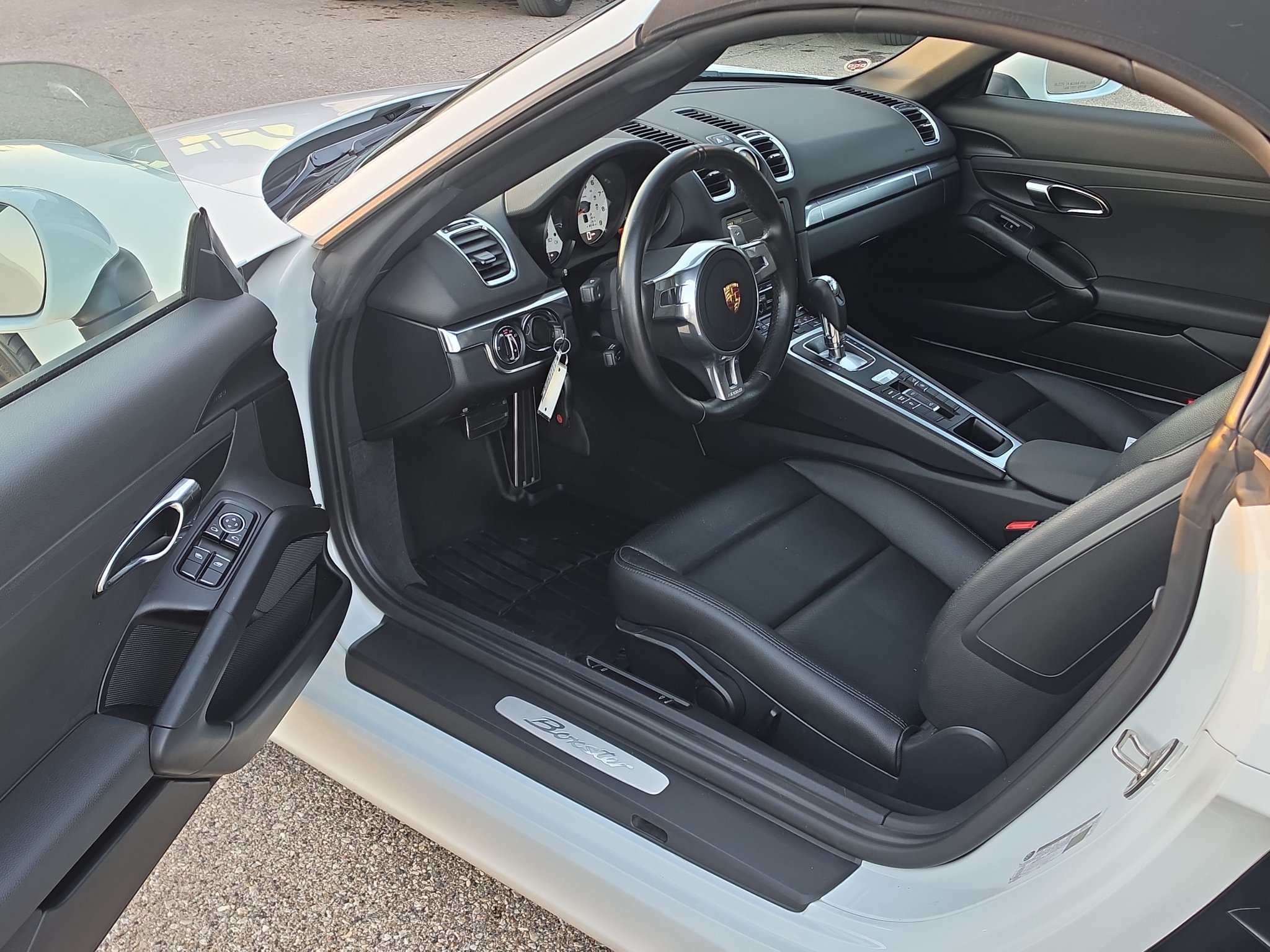 Used 2015 Porsche Boxster RWD image 9