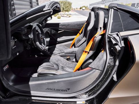 Used 2025 McLaren 750S Spider RWD image 34