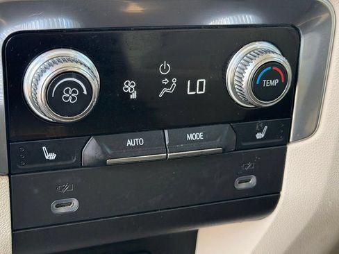 Used 2021 GMC Yukon XL Denali w/ Denali Premium Package RWD image 15