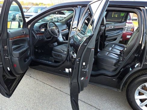 Used 2019 Lincoln MKT AWD image 24