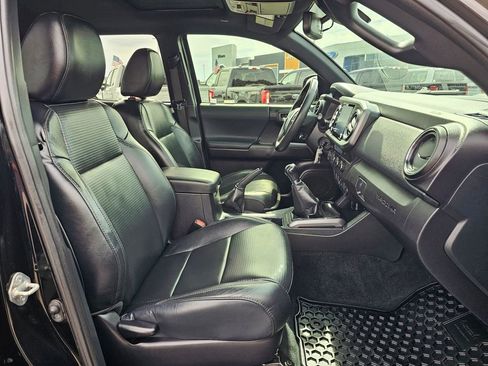 Used 2020 Toyota Tacoma TRD Sport AWD/4WD image 15