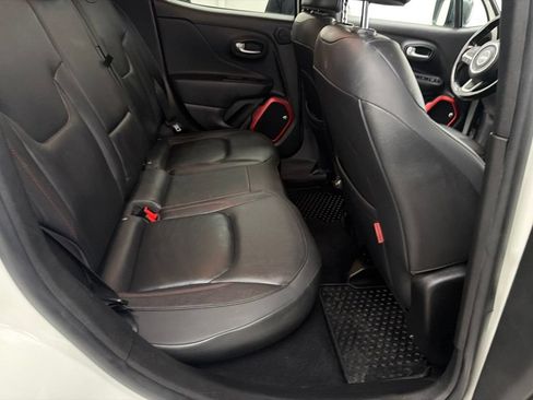 Used 2018 Jeep Renegade Trailhawk AWD/4WD image 24