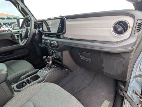 Used 2024 Jeep Wrangler Sahara AWD/4WD image 17
